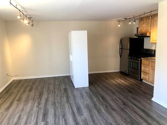 5th image of 1306 Broadway St