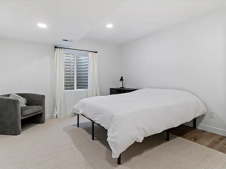 2869 S Drake Ave — Photo 46