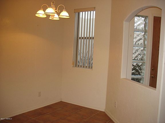 3rd image of 457 W Elkhorn Ct