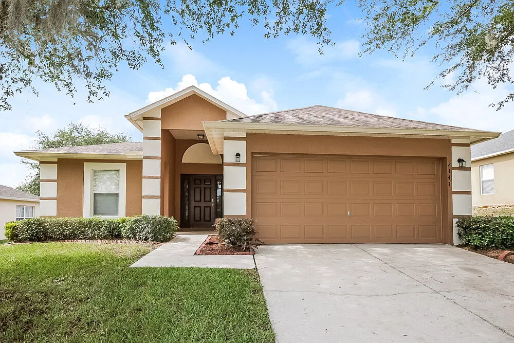 3 bed, 2.0 bath, 1605 sqft, $1,975 — Photo 1