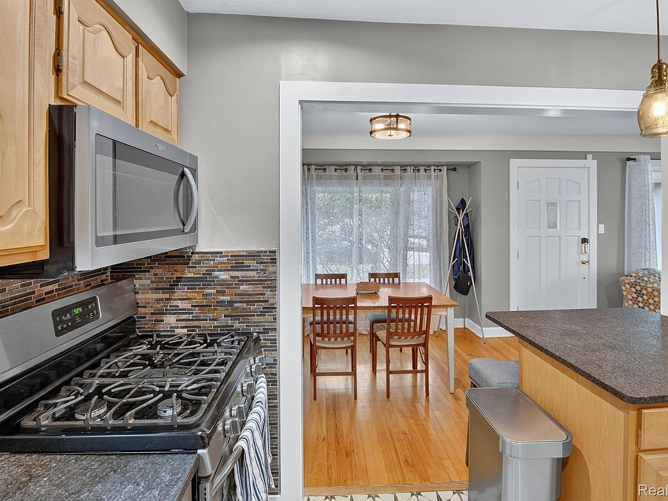 536 S Minerva Ave, photo 13