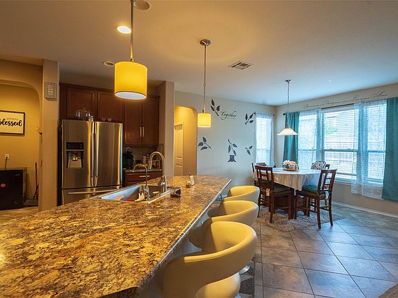 4th image of 862 Apricot Dr