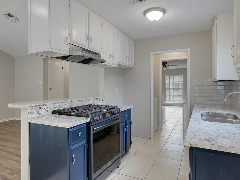 104 Plaza Village Dr — Photo 3