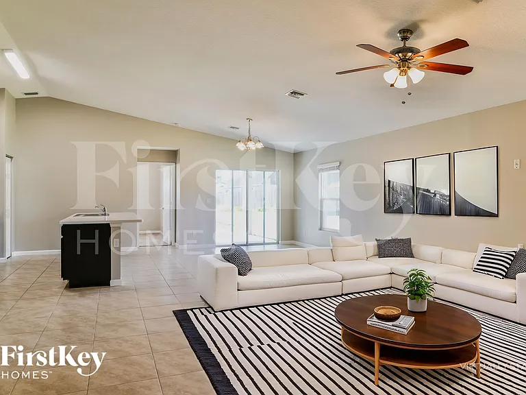 1082 SW Bianca Ave — Photo 5