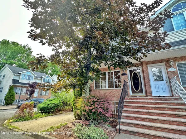 40 Sharrotts Ln, Staten Island, NY 10309