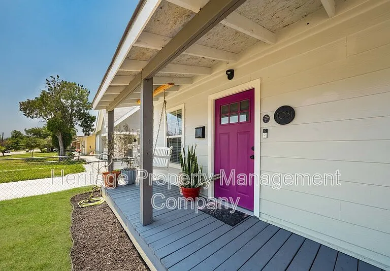 1031 Schley Ave — Photo 6