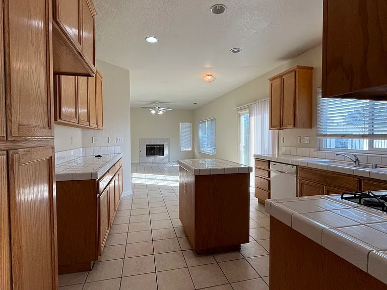 3598 Iron Canyon Cir — Photo 9