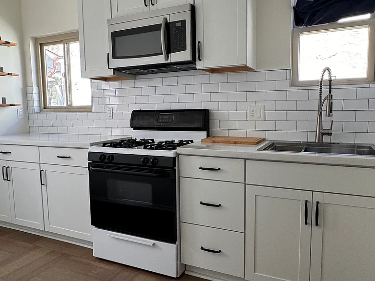 1427A E 33rd St — Photo 12