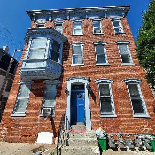 126 S Queen St #5