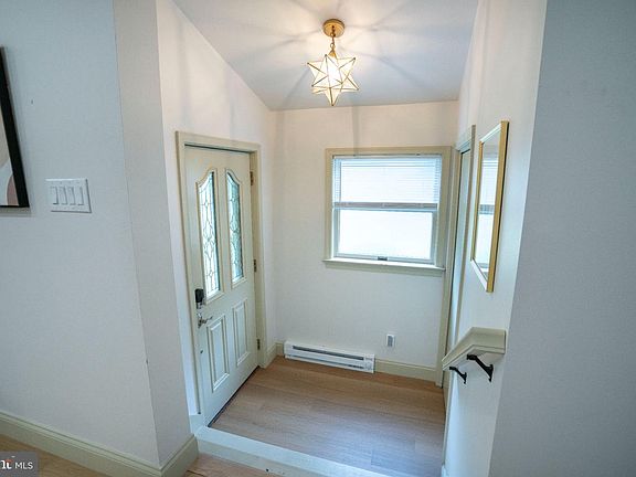 3rd image of 642 Stoneledge Rd