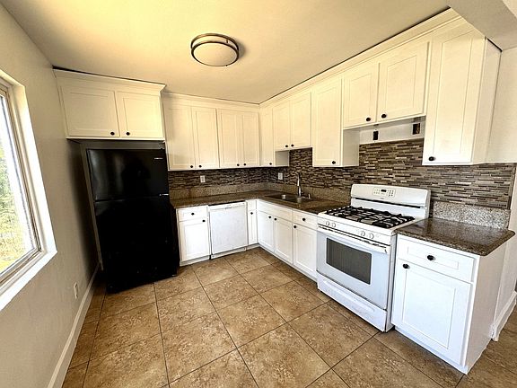 3rd image of 207 E 24th St APT 1