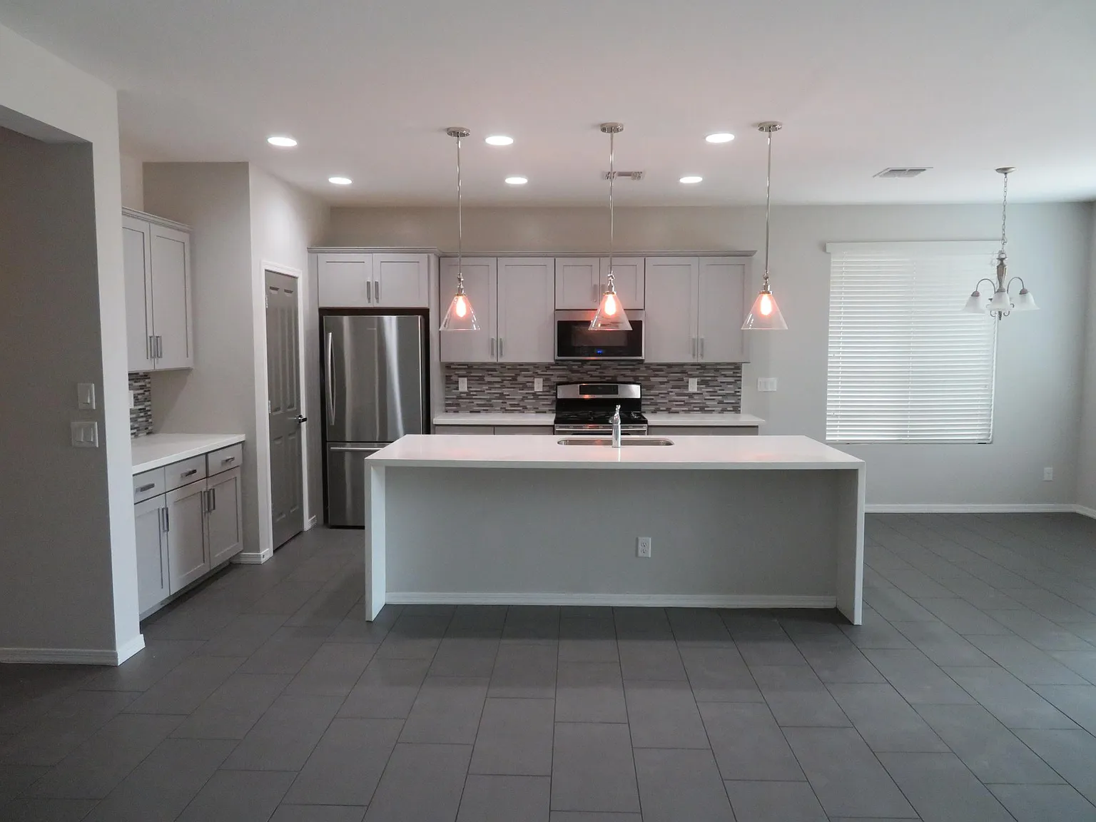 14417 W Wethersfield Rd — Photo 2