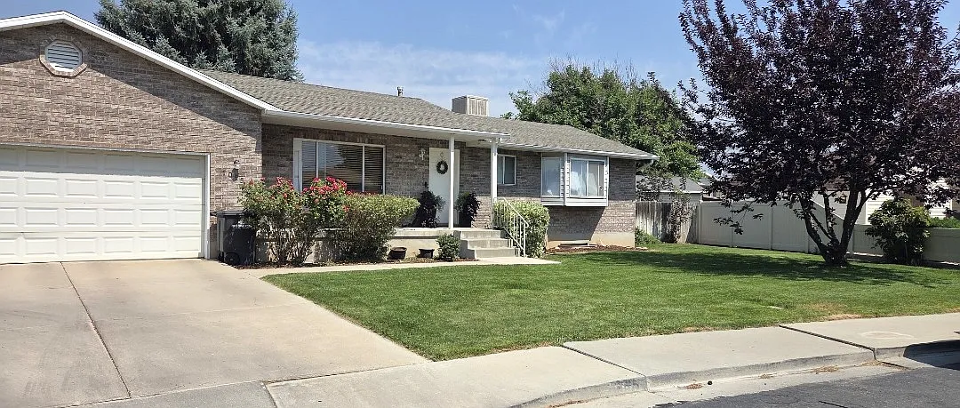 2 bed, 1.5 bath, 1200 sqft, $1,700 — Photo 1
