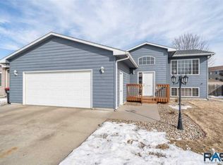 716 S 7th Ave, Brandon, SD 57005