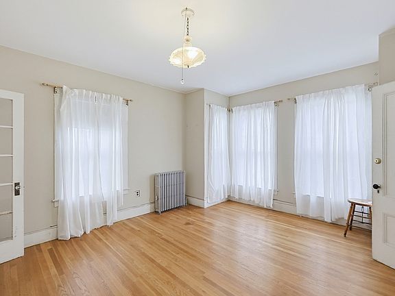 4th image of 101 Winthrop St