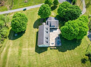 106 W Ellis Ln, Mount Carmel, TN 37645