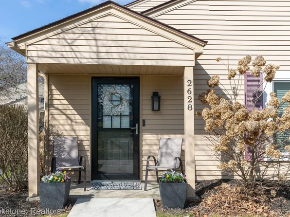 2628 Wildwood Ct, Lake Orion, MI 48360