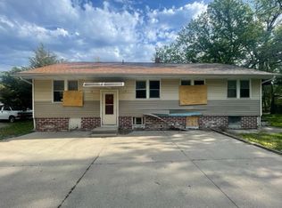 1913 22nd St, Des Moines, IA 50310