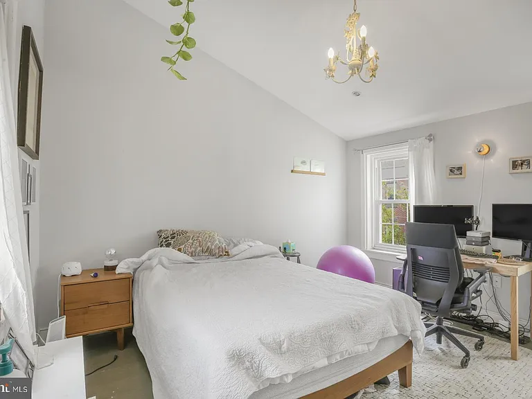 1631 E Berks St — Photo 25