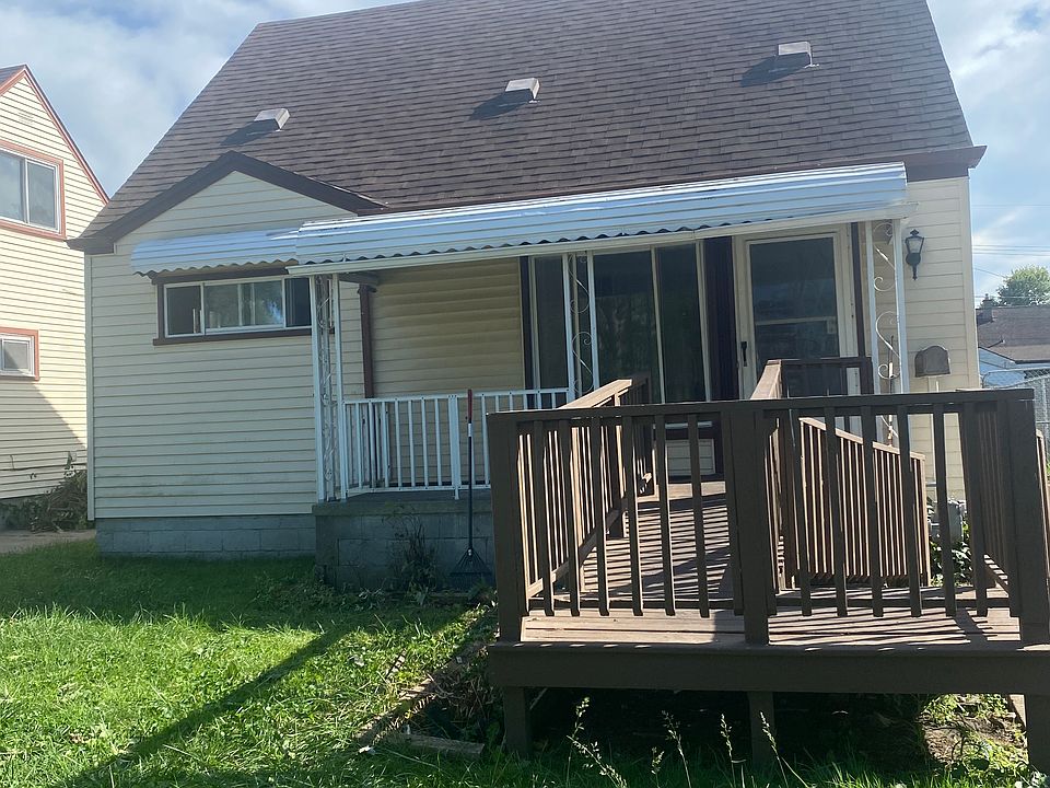 1st image of 26121 Currier St