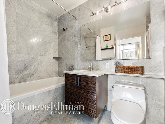 4th image of 1124 31st Ave APT 3E