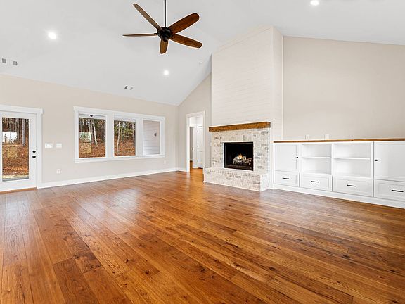 4th image of 494 Quiet Pine Rd