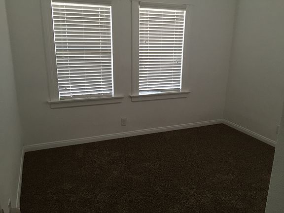 4th image of 1015 1/2 E 48th St