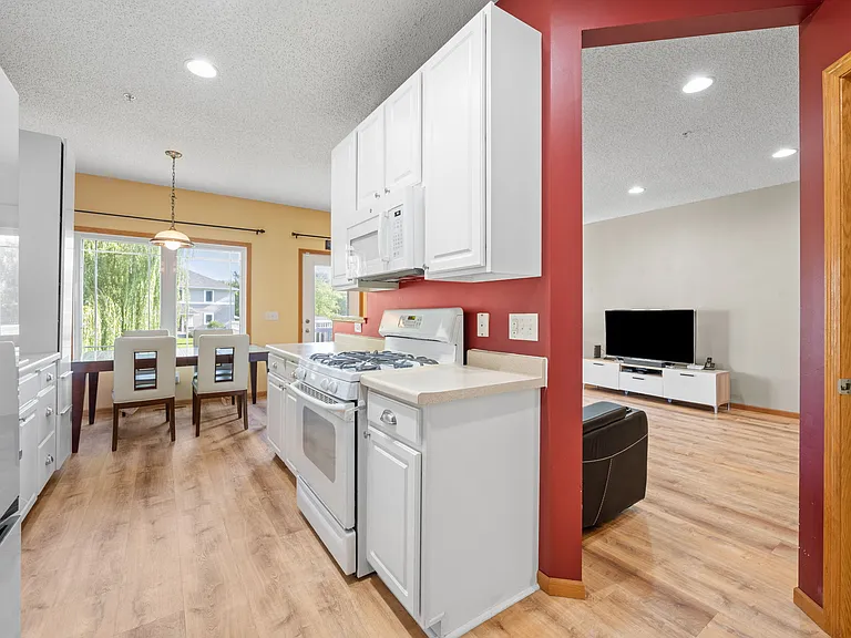 5048 Yuma Ln N — Photo 8