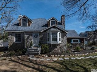 135 W Islip Rd, West Islip, NY 11795