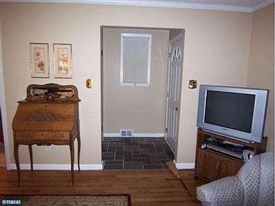 4th image of 1204 Carolyn Dr