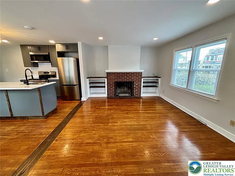 1342 N New St — Photo 2