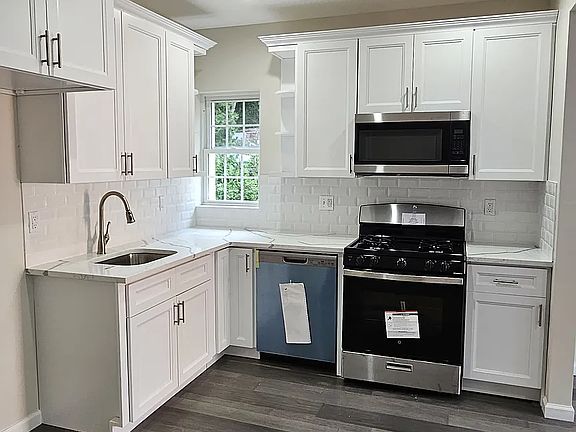 4th image of 3721 Pratt Ave #2FAM