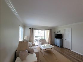 21 High Point Cir E, Naples, FL