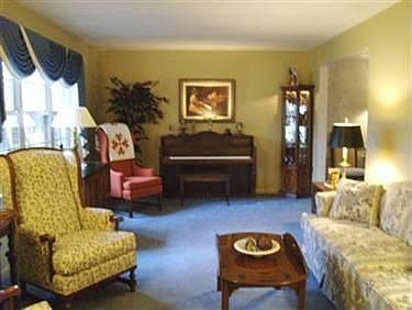 4th image of 1111 Shadeland Dr