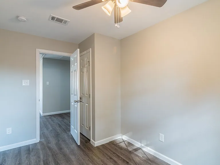 3102 Wentworth St #4 — Photo 10