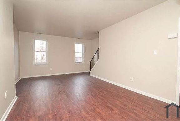2nd image of 1734 W Diamond St #2