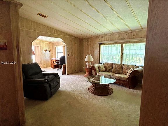 4th image of 8240 Cinnamon Ct