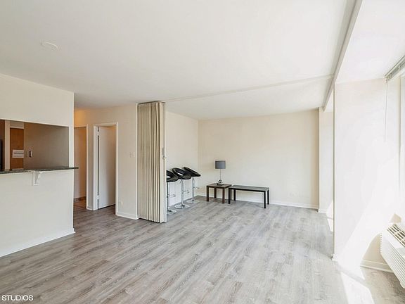 5th image of 211 E Ohio St APT 2513
