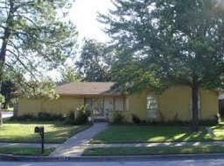 2152 Hurstview Dr, Hurst, TX 76054