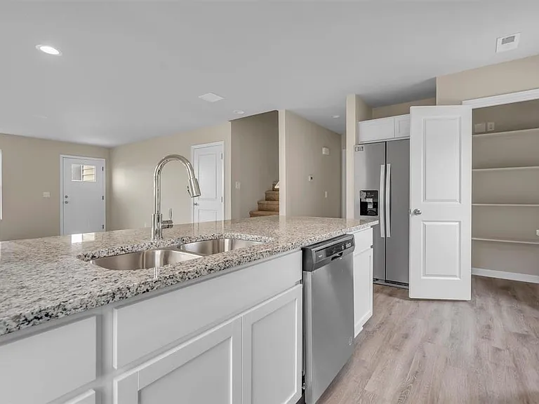 2706 S Cypress St — Photo 6