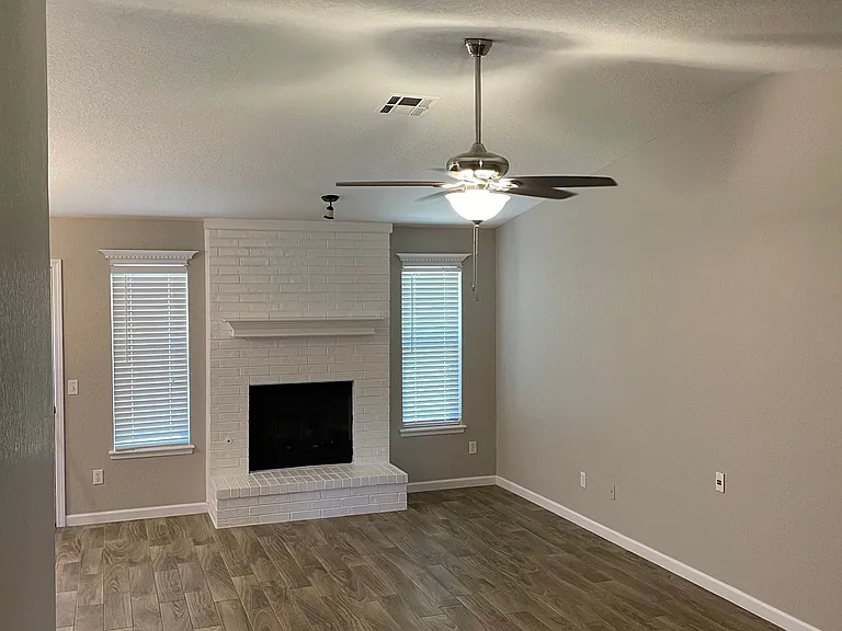 11364 Walters Ave — Photo 6