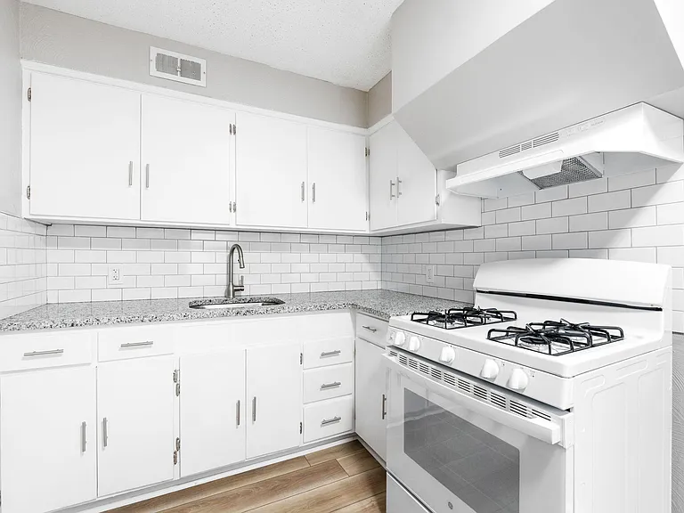 2255 W Broad St #204 — Photo 11