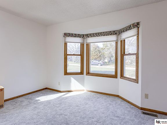 4th image of 453 City View Dr
