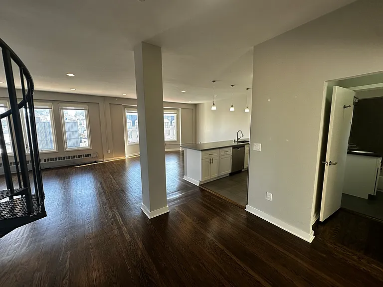 Boulevard Apartments — Photo 22
