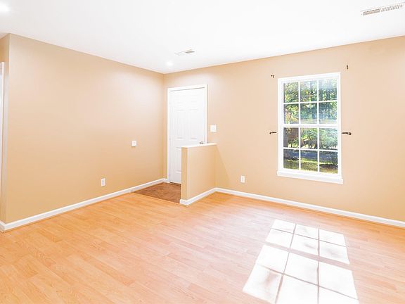 5th image of 10 Riverwood Ct