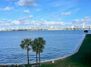 2936 Lake Shore Dr APT 409, Riviera Beach, FL 33404