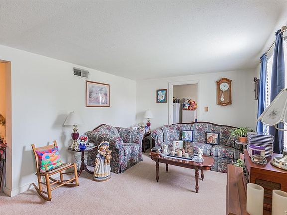 3rd image of 2417 Alycia Ave