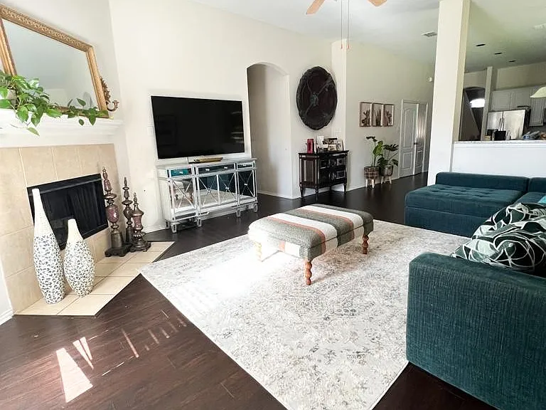 2356 Aurora Dr — Photo 9