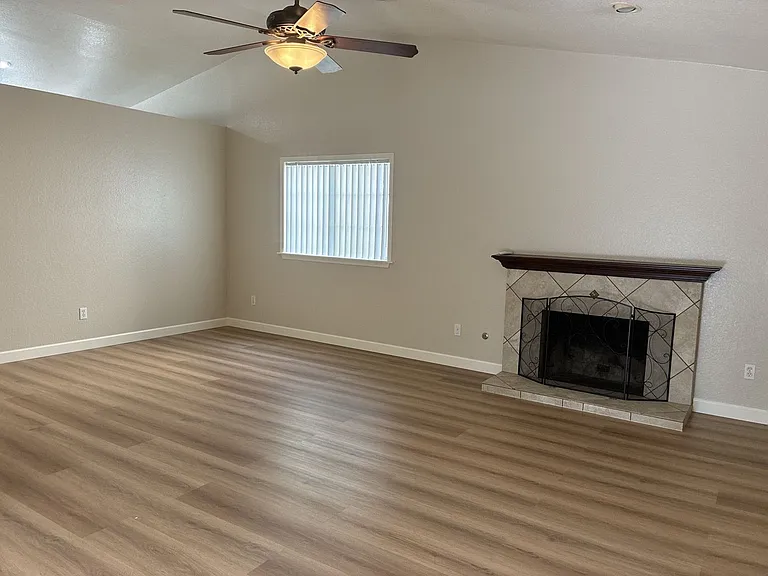13927 Woodland Dr — Photo 17