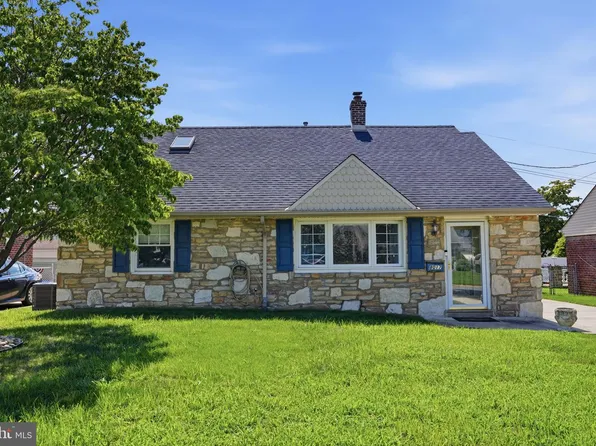 8017 Lenola St, Philadelphia, PA 19136
